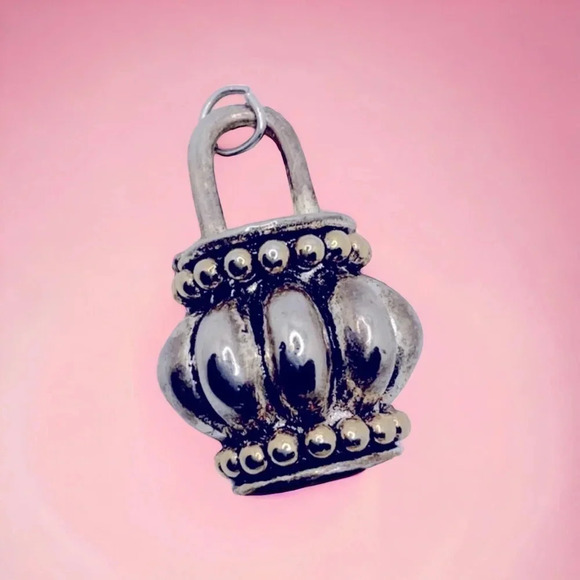 Heavy Ribbed Cable Padlock Silver Gold Tone Pendant - Picture 1 of 3